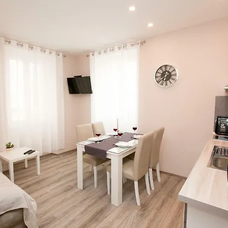 アパート Michela Central Apartment *