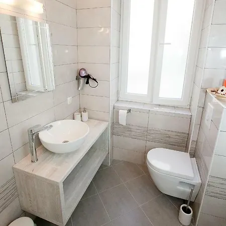 Michela Central Apartment *