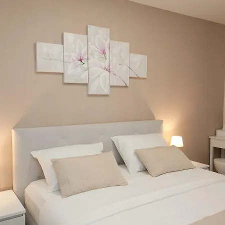 アパート Michela Central Apartment