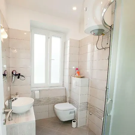 Michela Central Apartment ザダル