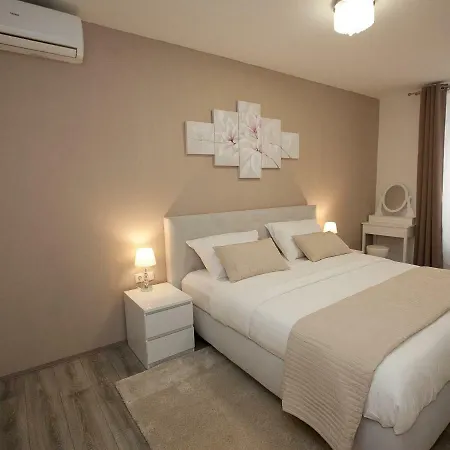Michela Central Apartment アパート *