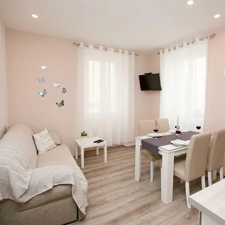 アパート Michela Central Apartment